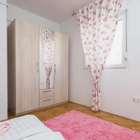 Apartment Split Apartman